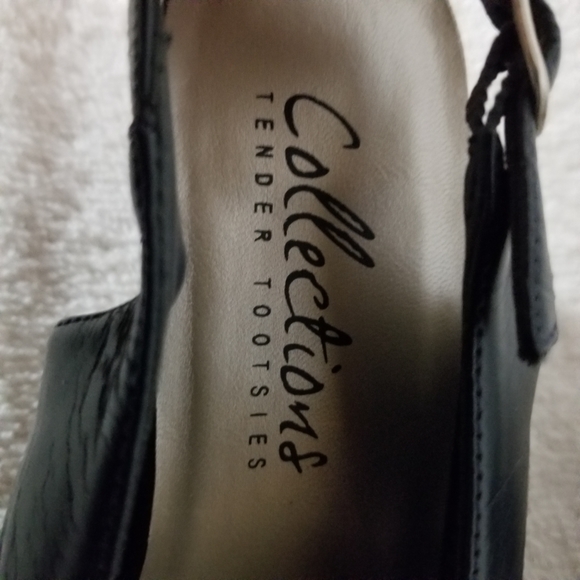 Tender tootsies New sling back dark blue heels - Picture 4 of 5